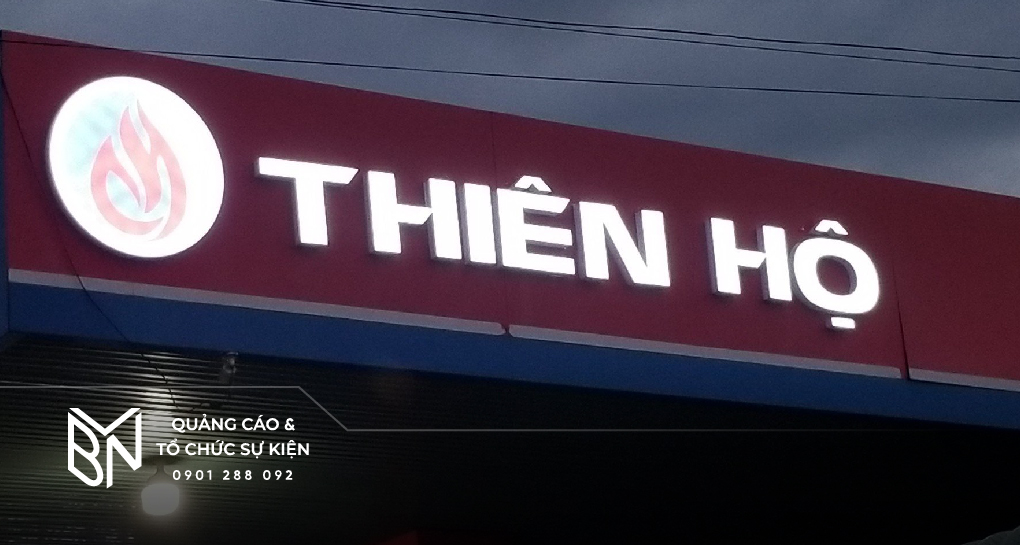 Thi Công Bảng Hiệu Chữ Nổi Mica Hàng Đầu